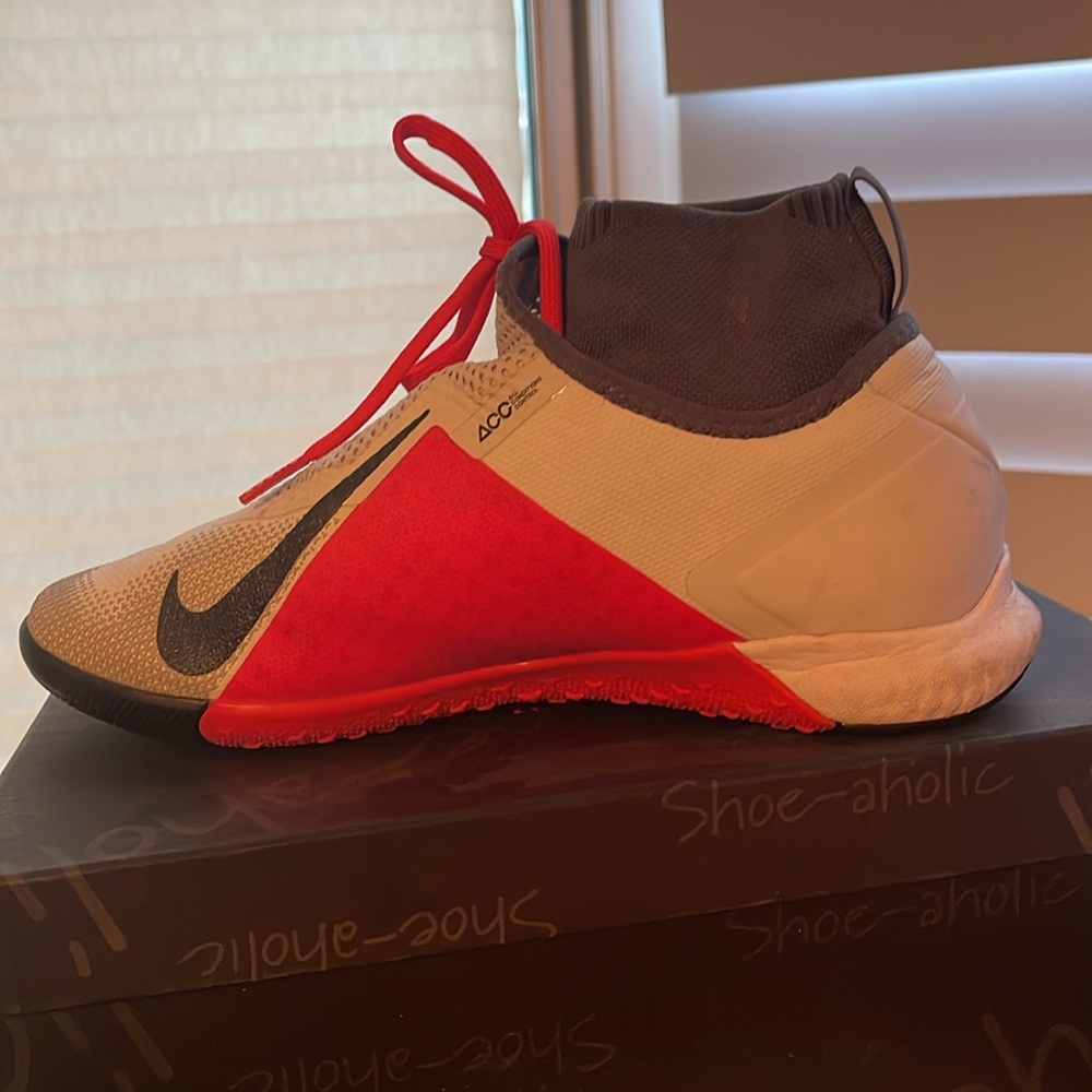 Running shoes - Picture 3 of 3